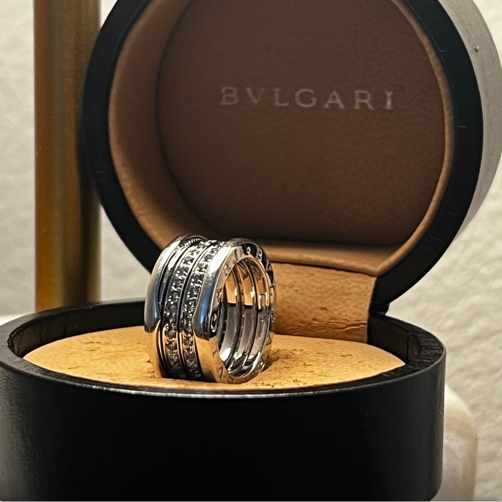Bulgari B zero 1 ring size 5.5 / 18kwg and blue topaz stone. Includes box case